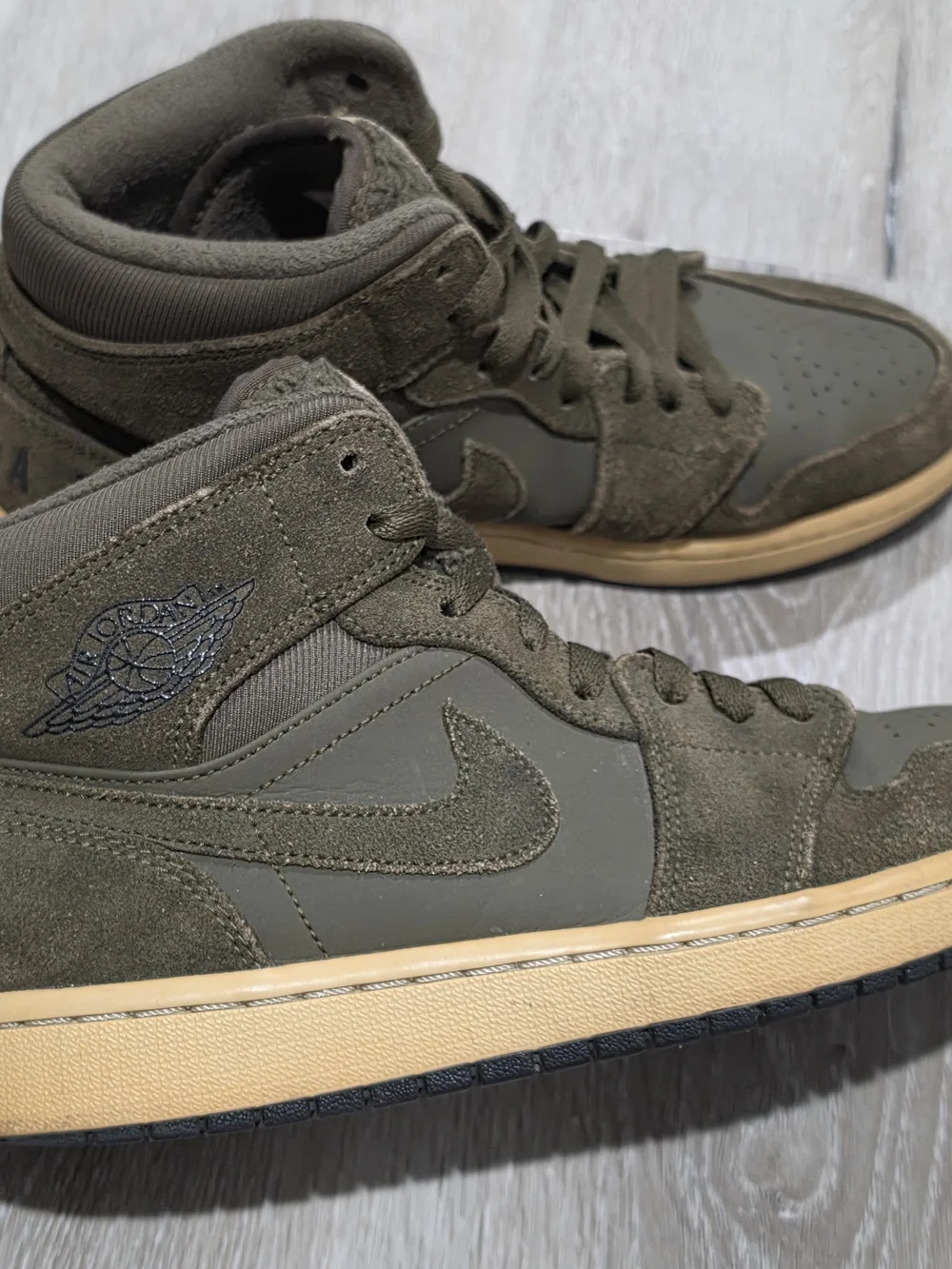 Jordan 1 Retro Mid Olive Green